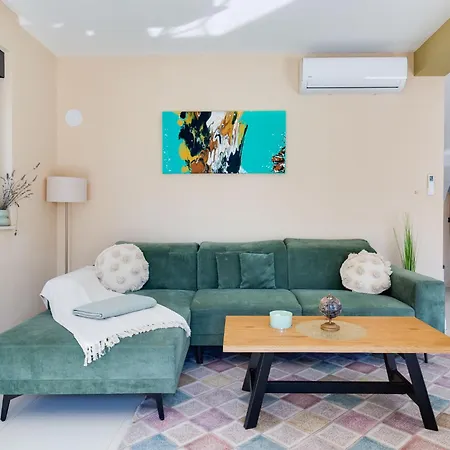 Golem By Interhome * Vrana